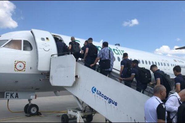 Матч під загрозою: суперники збірної України не змогли вилетіти